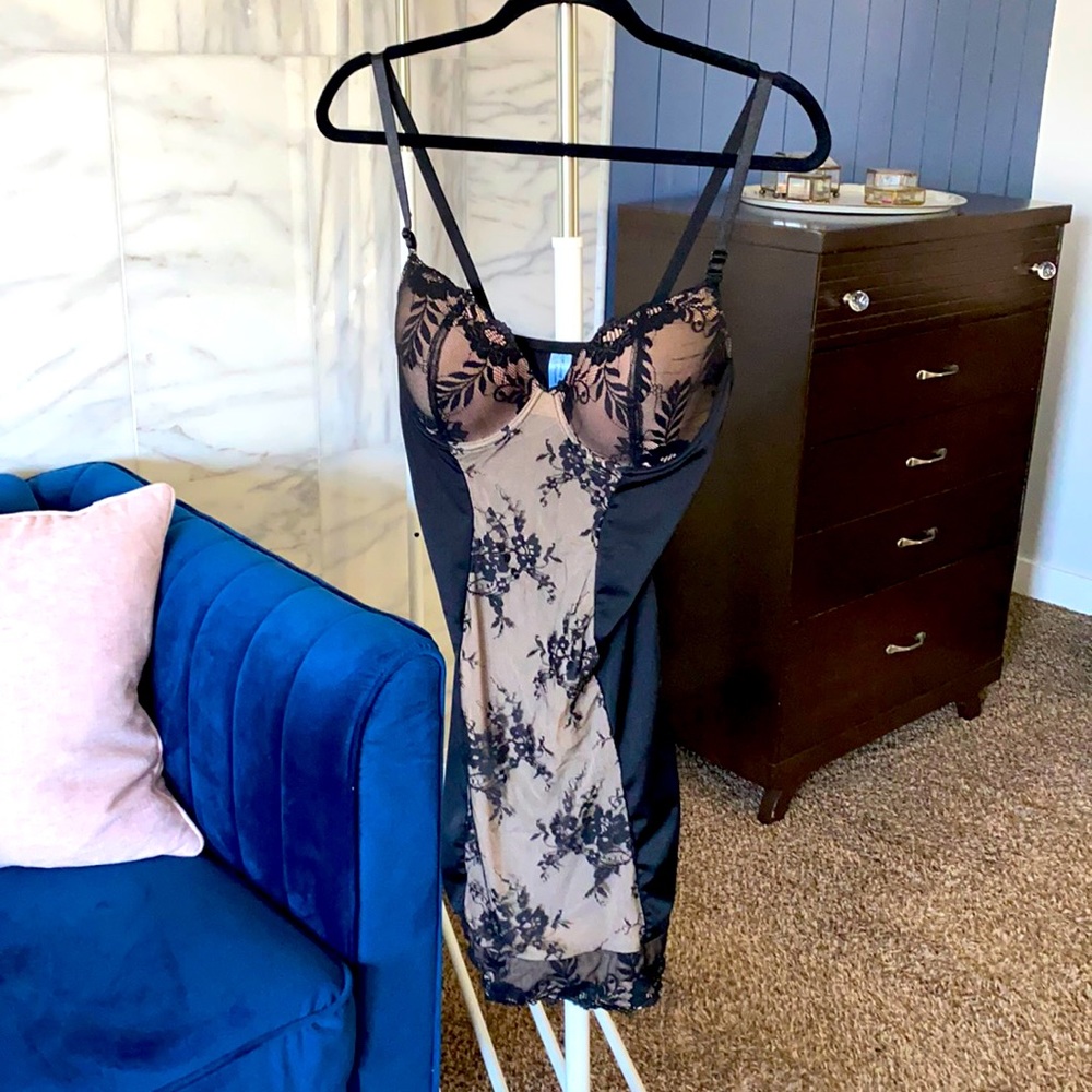 Shapewear slip with removable straps